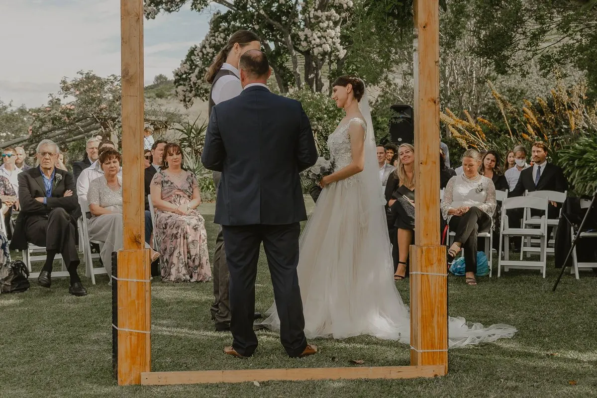 Traducción simultánea para una boda bilingüe: guía práctica